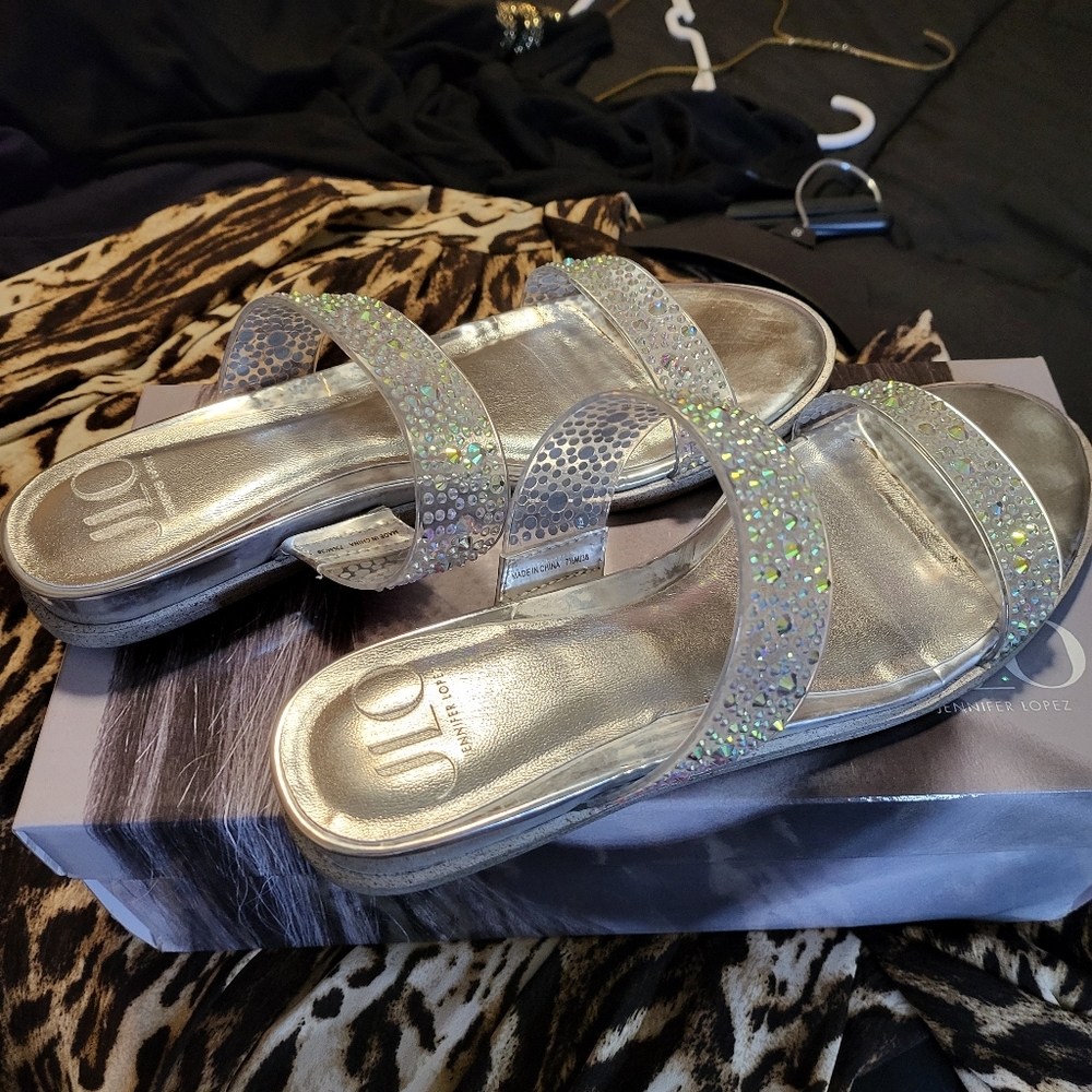 Jlo handles only wore 2 times for 1 or 2 hours
